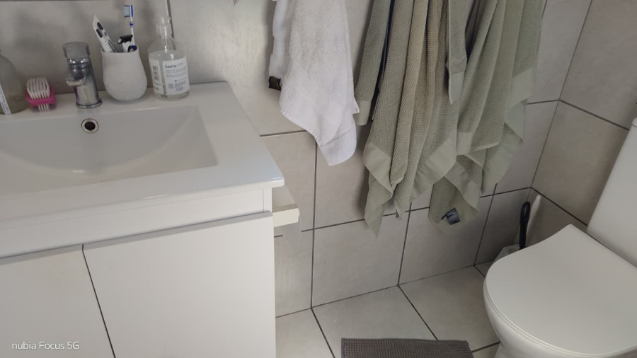 4 Bedroom Property for Sale in Ferreira Town Eastern Cape